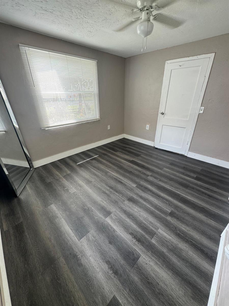   / 0 990 sq. ft. $ 2026-06-25 0 foto