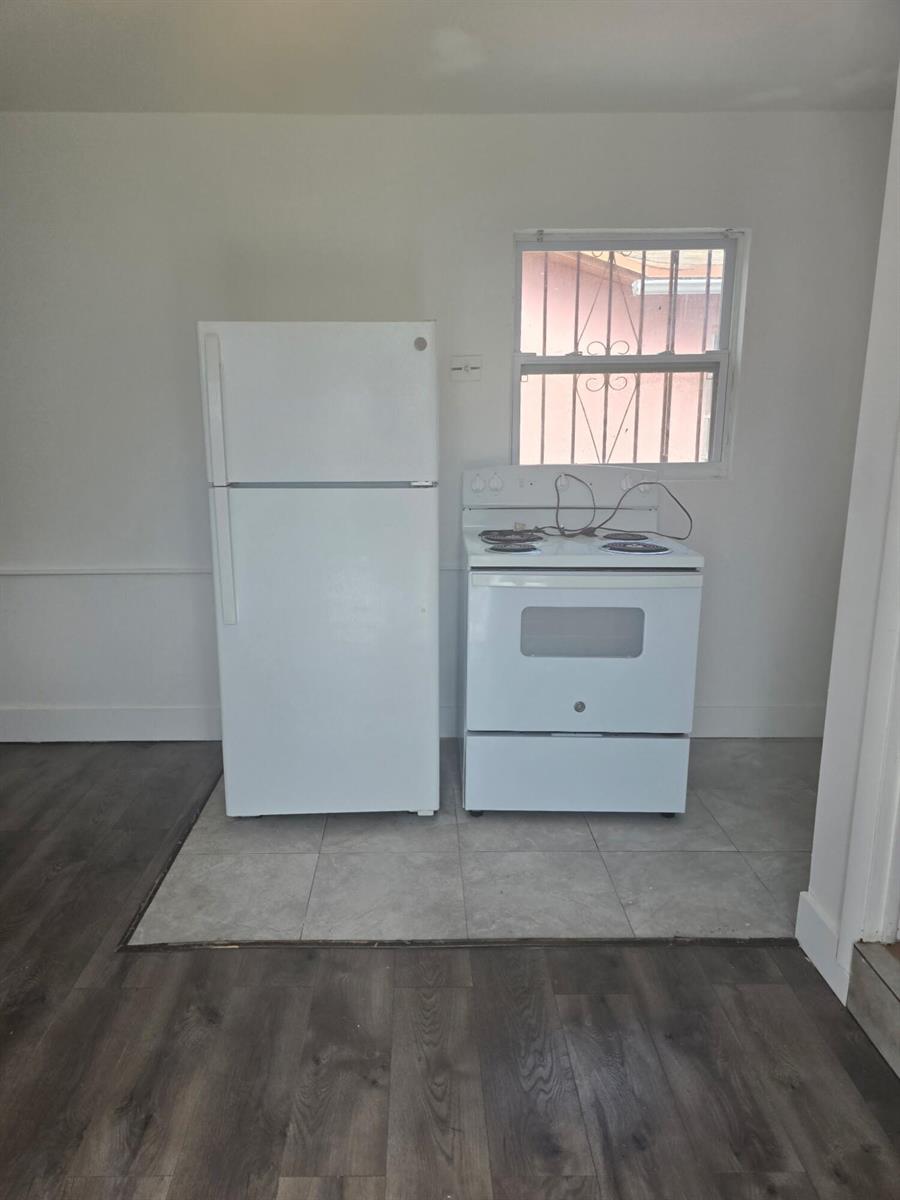  / 0 990 sq. ft. $ 2026-06-25 0 foto