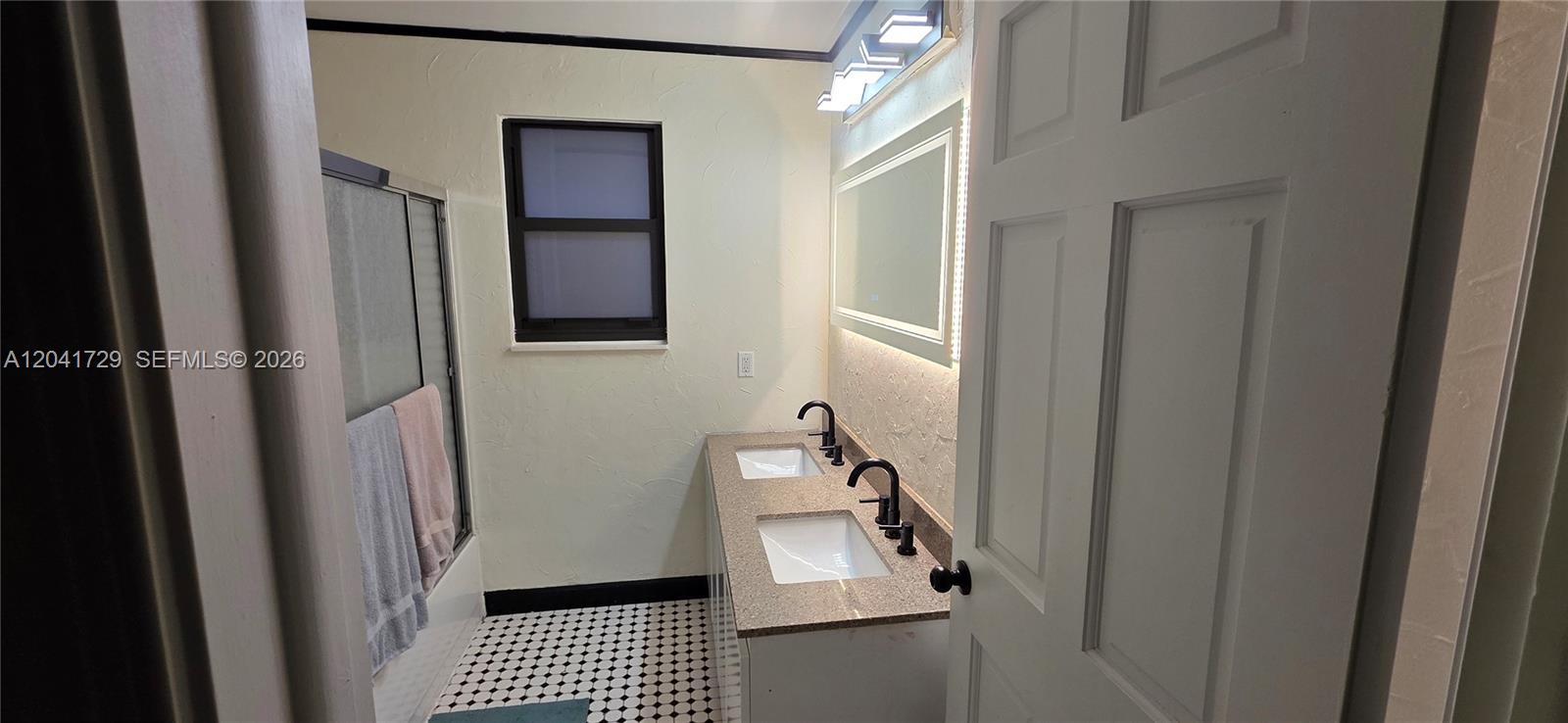 See details 5010 4 / 4 2622 sq. ft. $ 2026-06-23 0 Photo