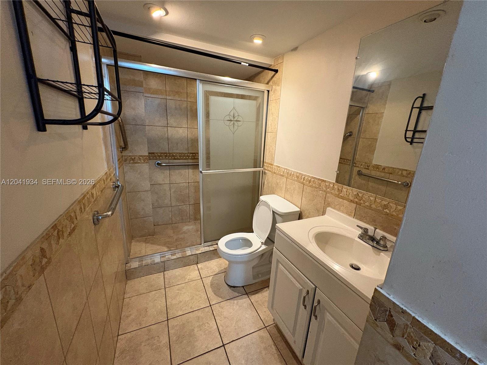 211 2 / 2 1233 sq. ft. $ 2026-06-23 0 Photo
