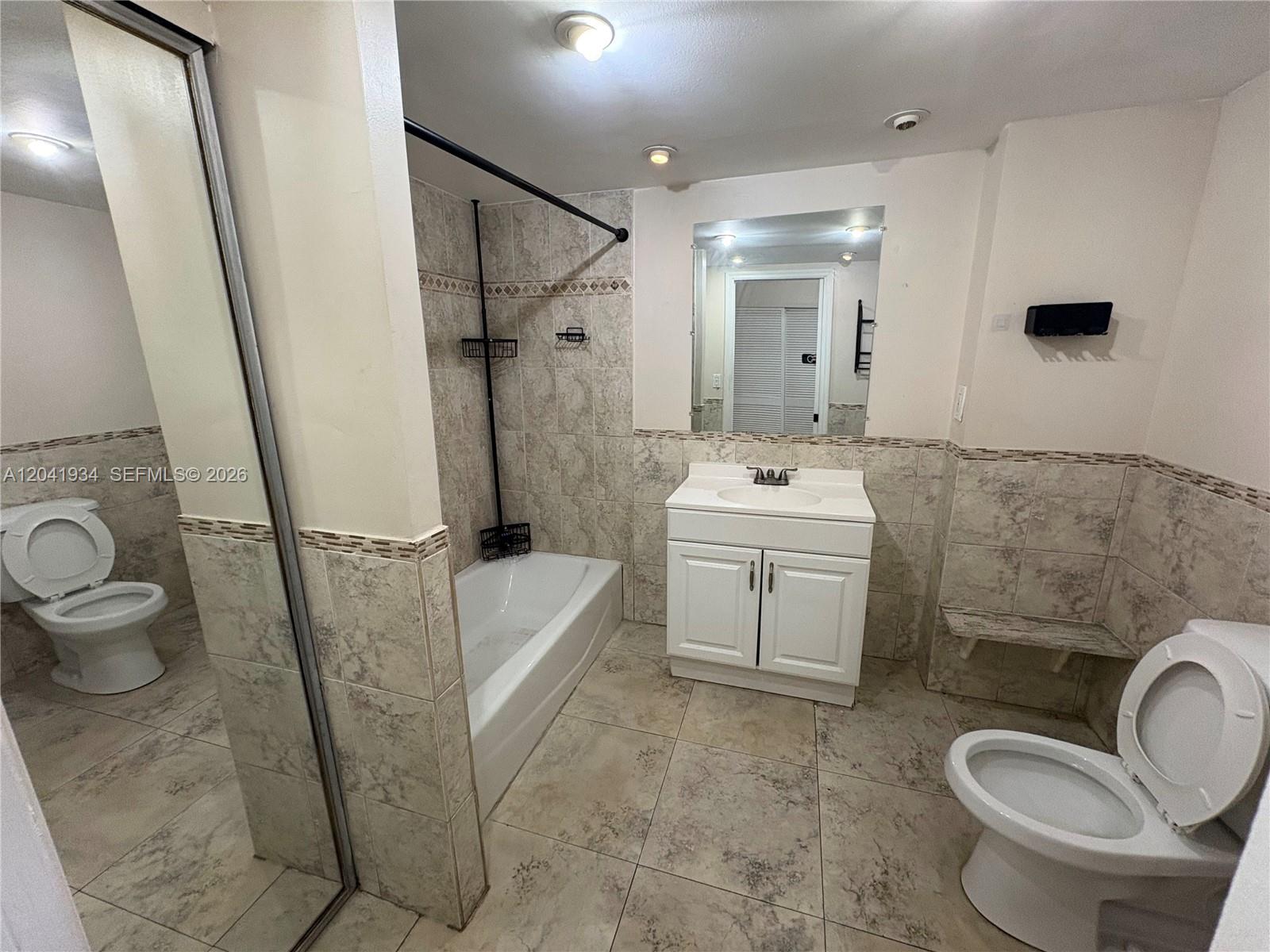 211 2 / 2 1233 sq. ft. $ 2026-06-23 0 Photo