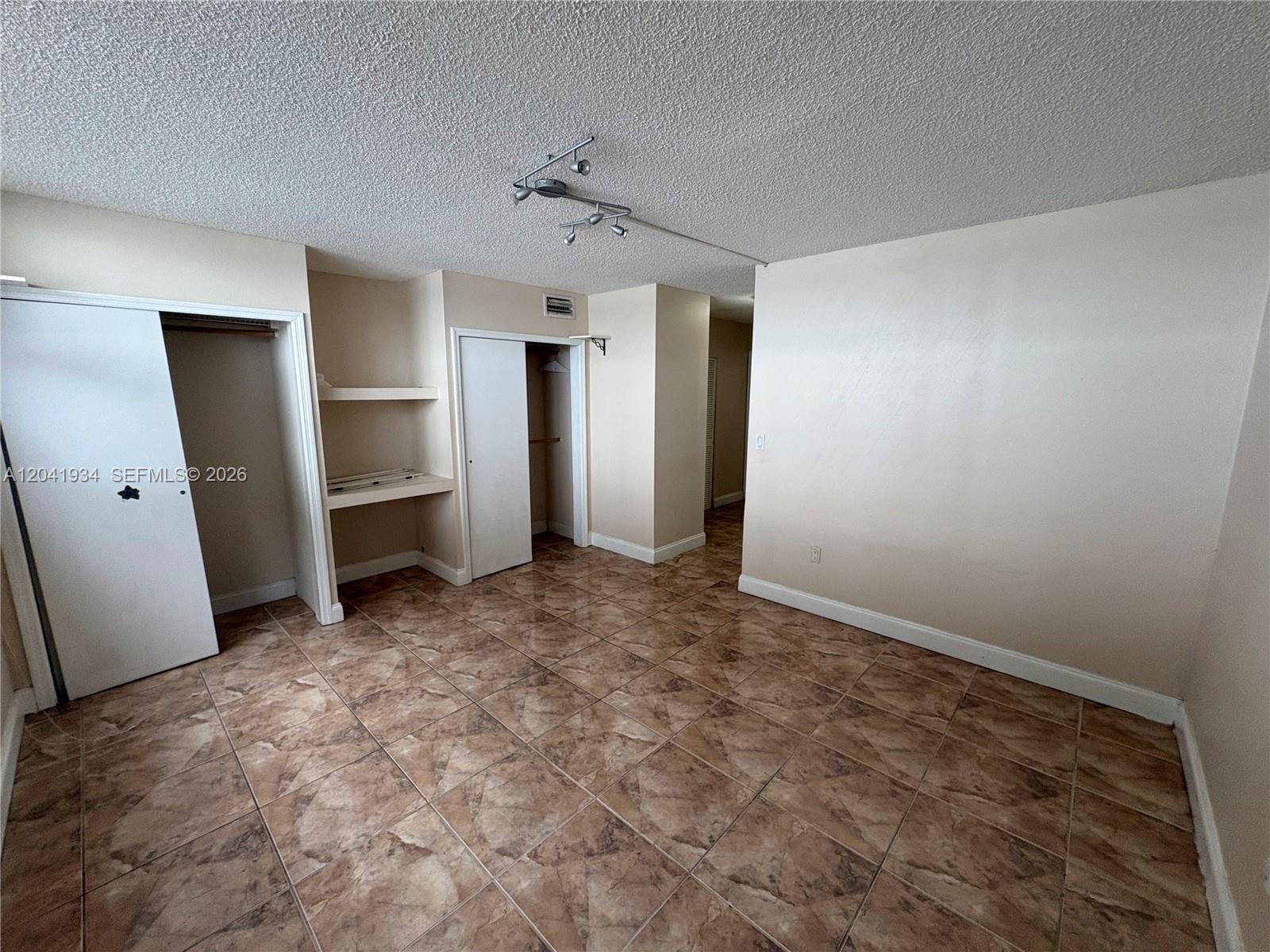 211 2 / 2 1233 sq. ft. $ 2026-06-23 0 Photo