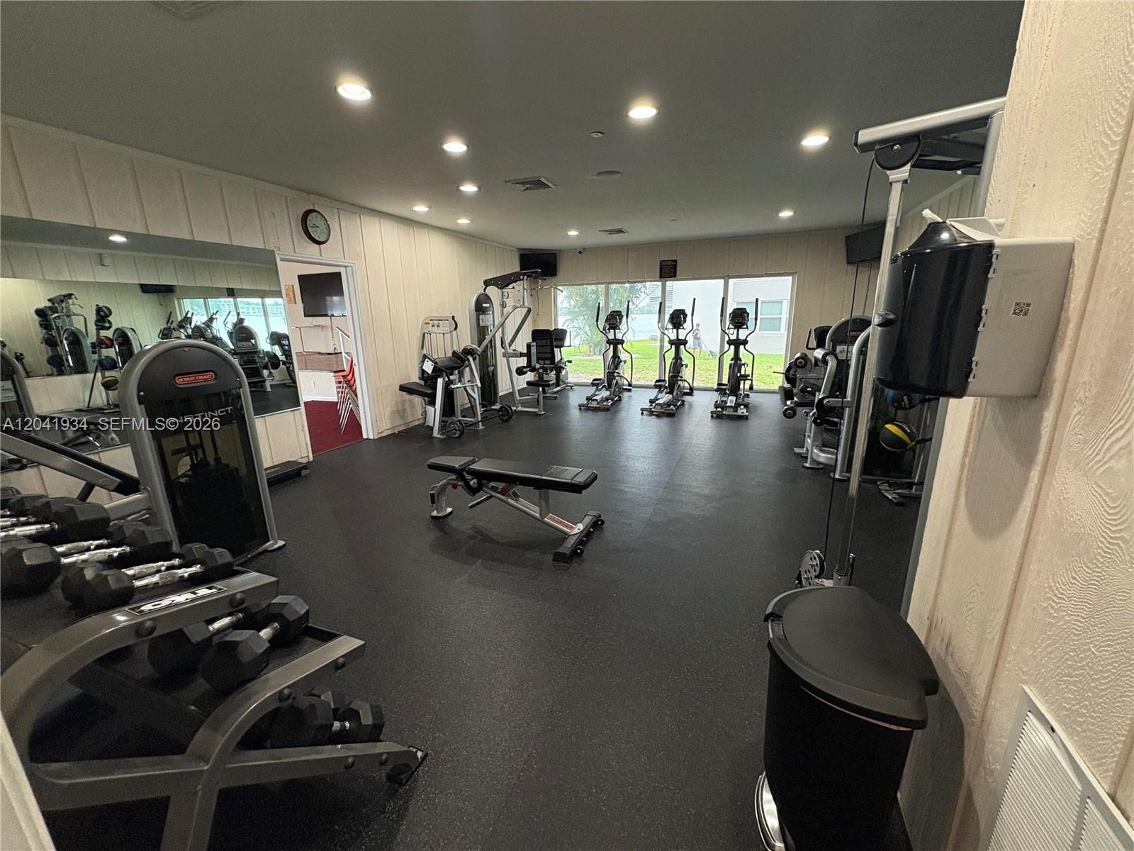 211 2 / 2 1233 sq. ft. $ 2026-06-23 0 Photo