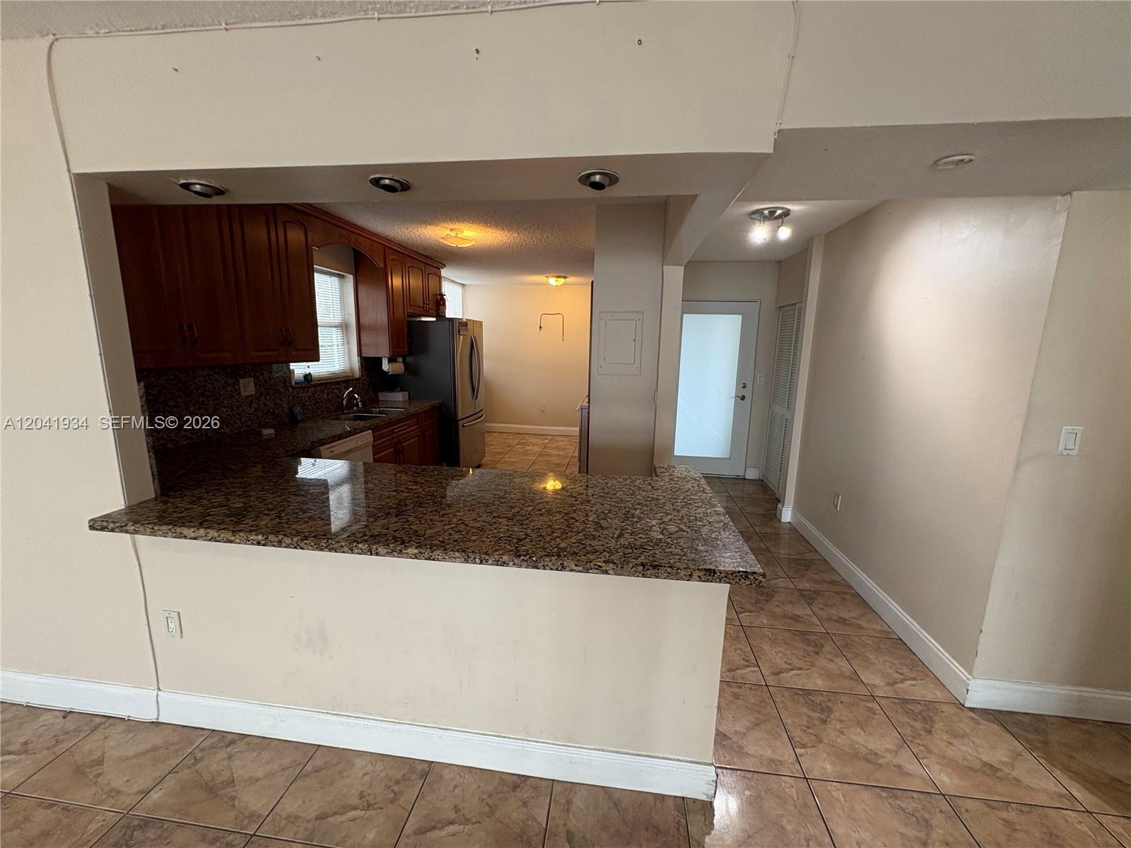 211 2 / 2 1233 sq. ft. $ 2026-06-23 0 Photo