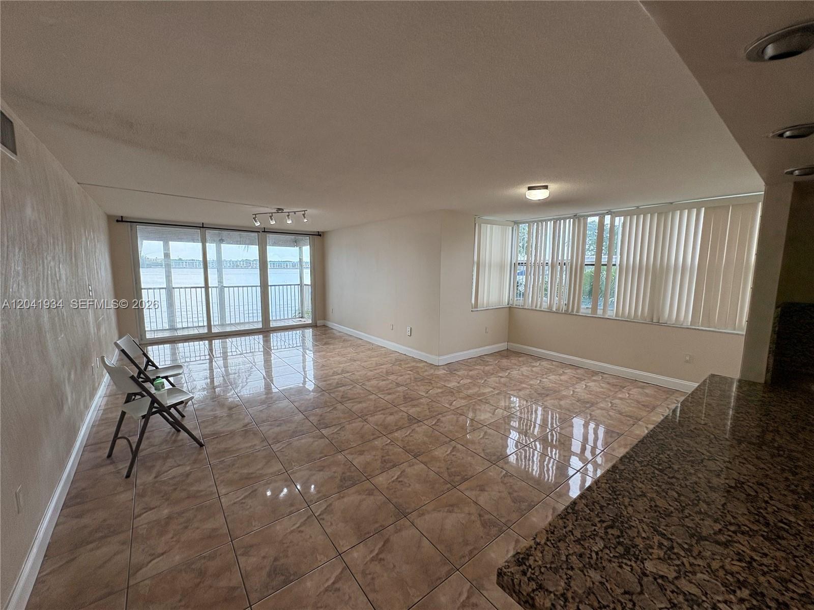 211 2 / 2 1233 sq. ft. $ 2026-06-23 0 Photo