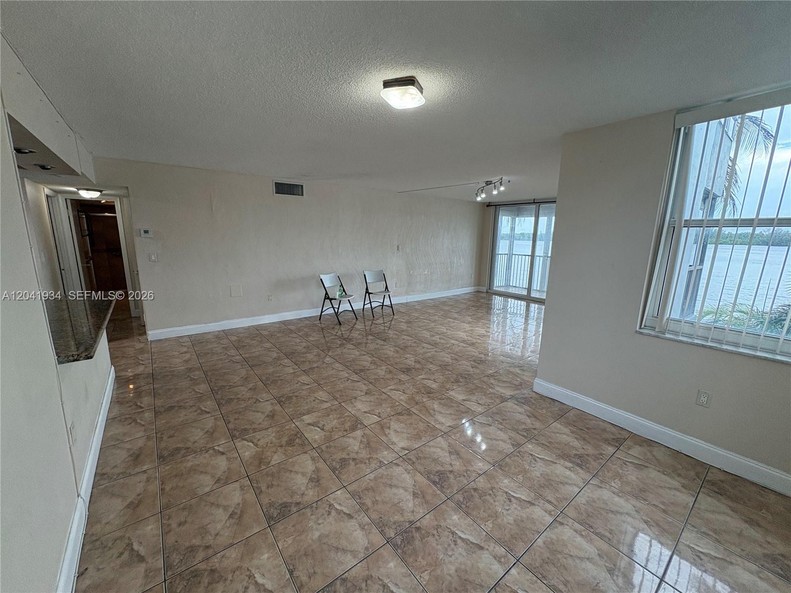 211 2 / 2 1233 sq. ft. $ 2026-06-23 0 Photo