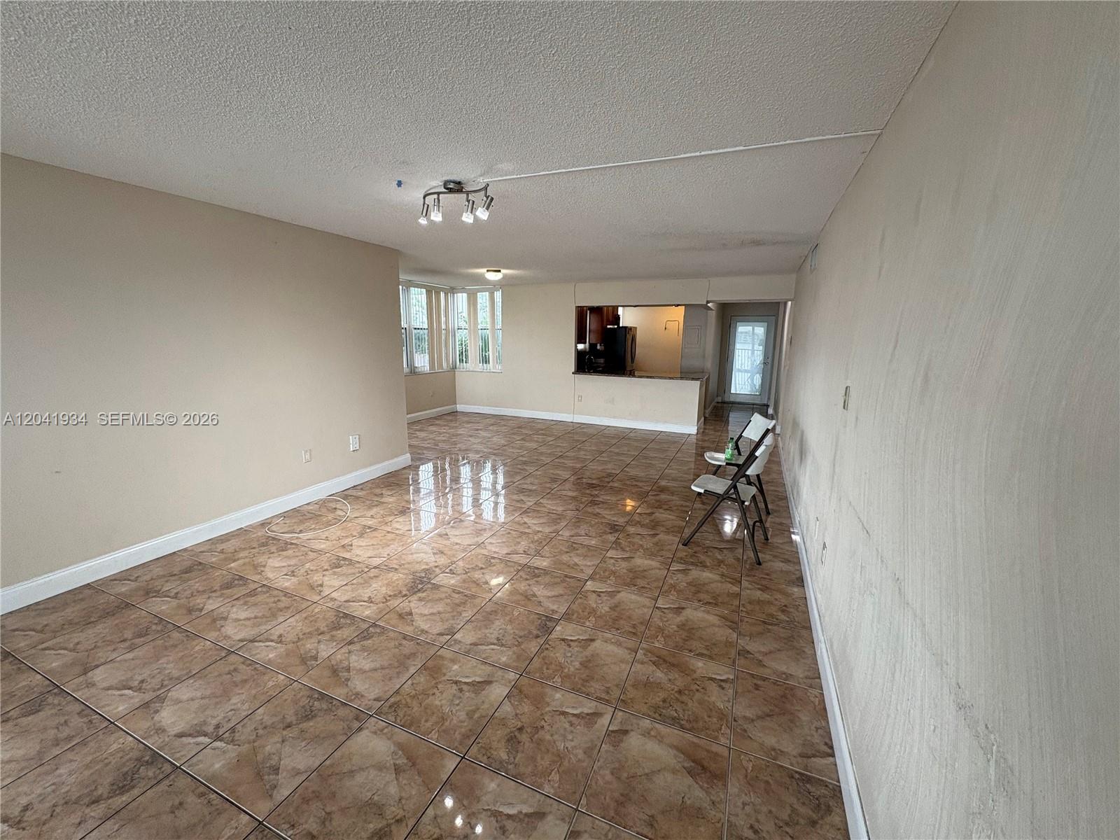 211 2 / 2 1233 sq. ft. $ 2026-06-23 0 Photo