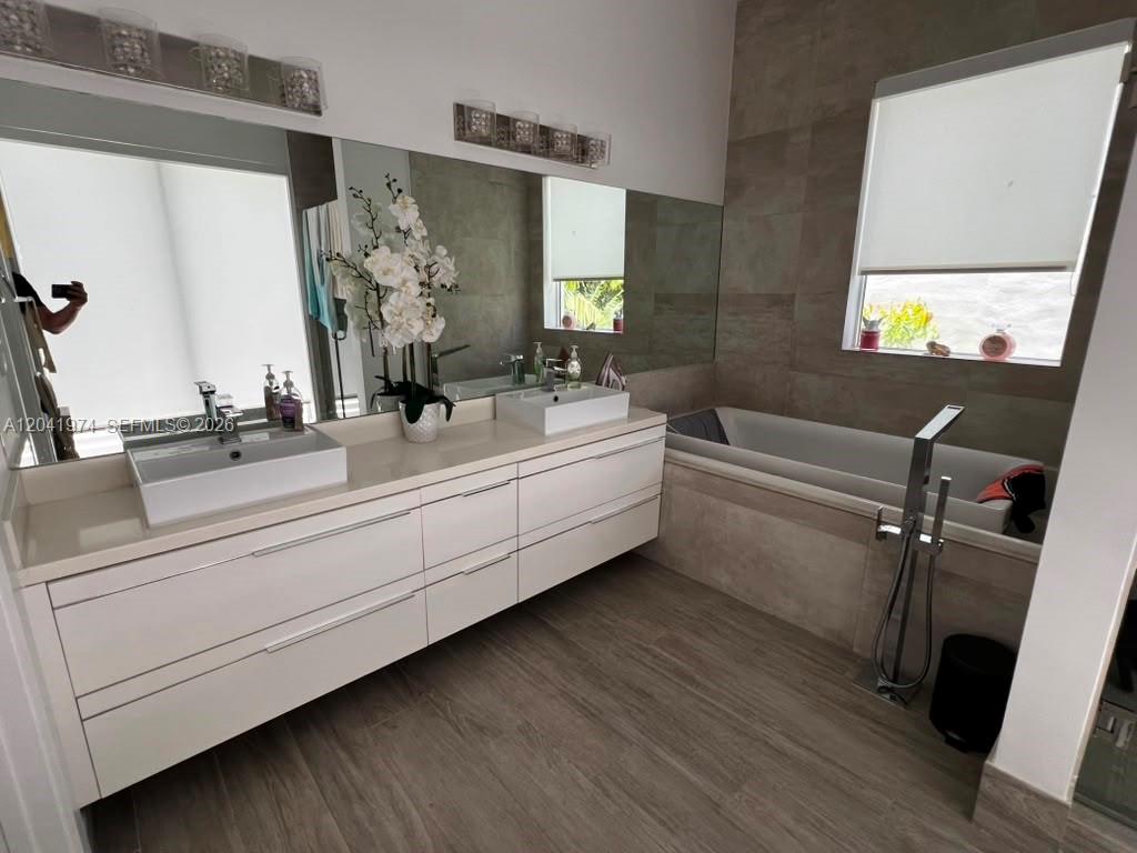 Photo of 18975 Atlantic Blvd (18975), Sunny Isles Beach, Florida, 33160 -