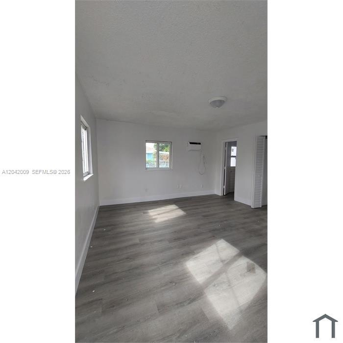   /  704 sq. ft. $ 2026-06-23 0 foto