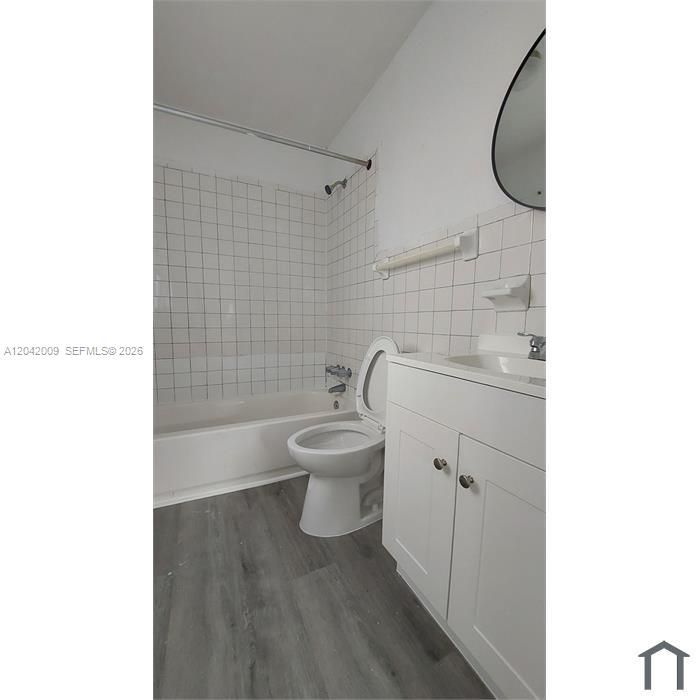   /  704 sq. ft. $ 2026-06-23 0 foto