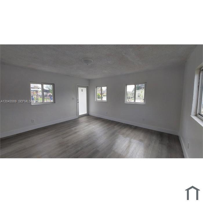   /  704 sq. ft. $ 2026-06-23 0 foto