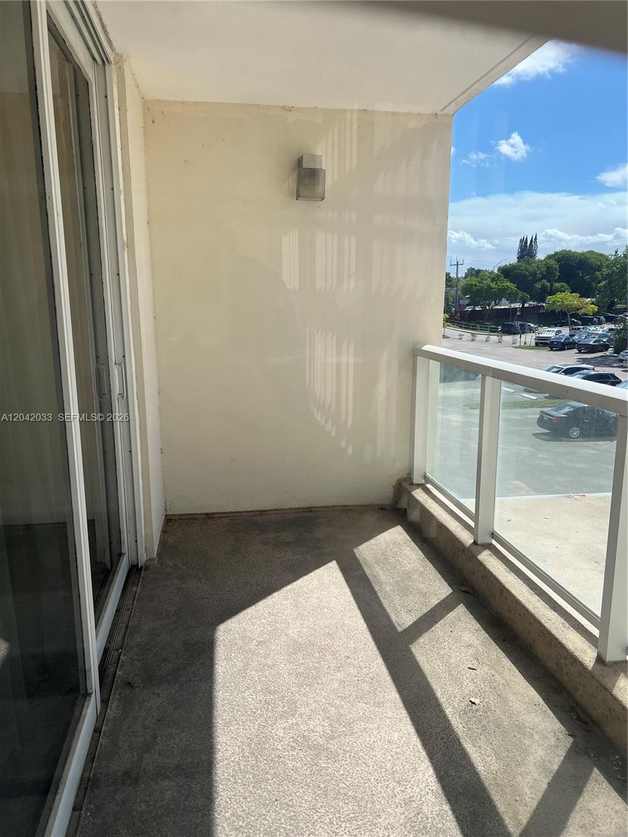 222E 1 / 2 861 sq. ft. $ 2026-06-23 0 Photo