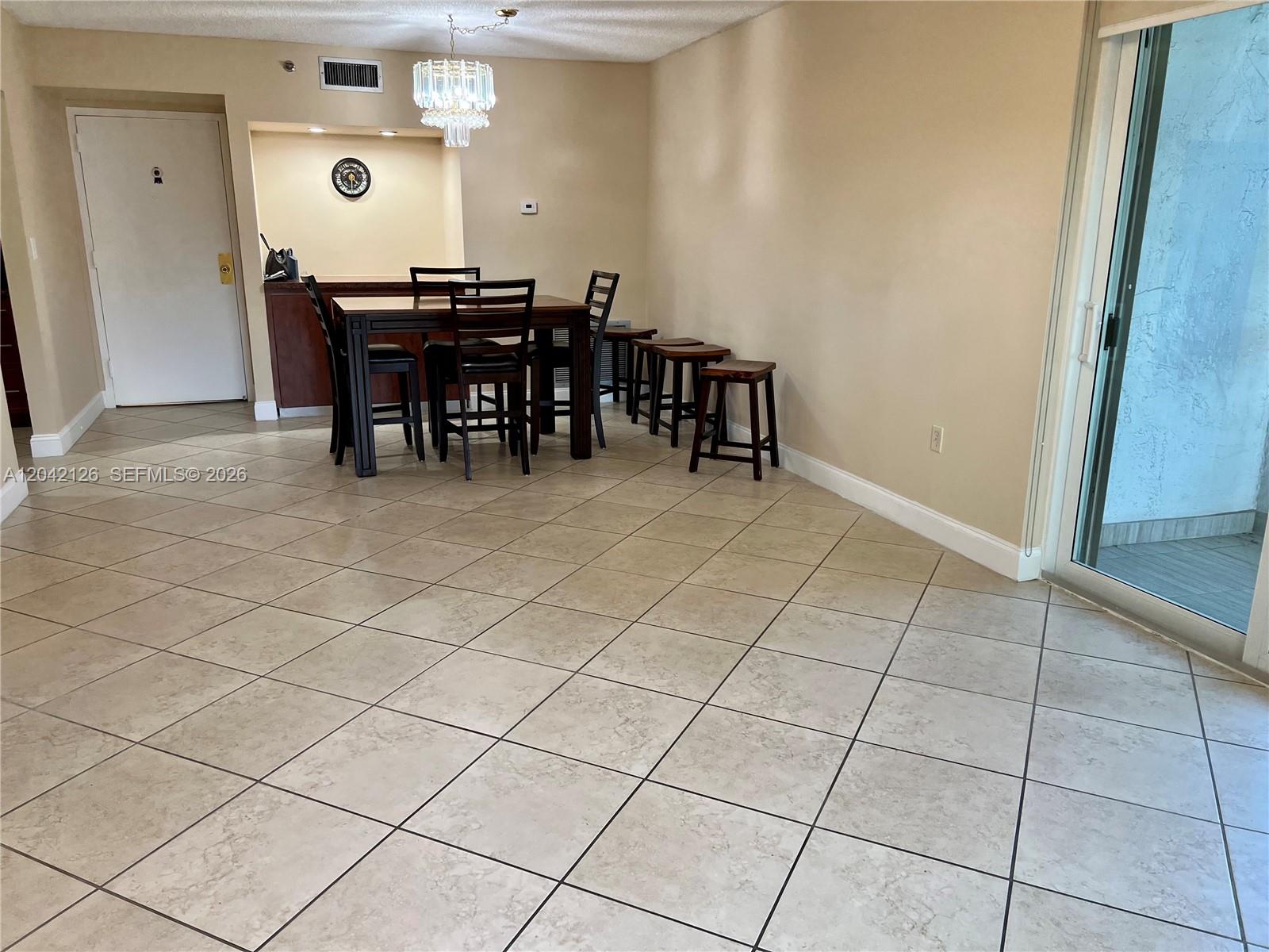 102 2 / 2 1150 sq. ft. $ 2026-06-23 0 foto