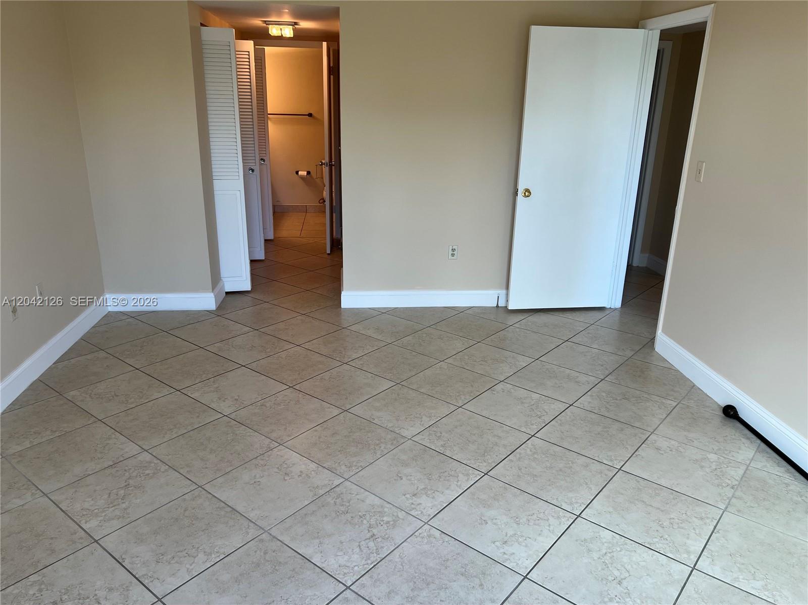 102 2 / 2 1150 sq. ft. $ 2026-06-23 0 foto