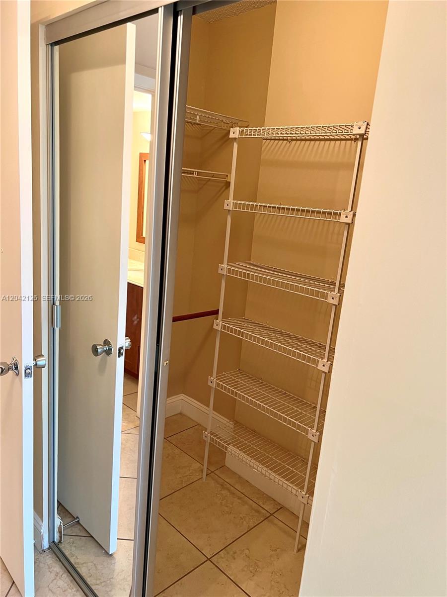 102 2 / 2 1150 sq. ft. $ 2026-06-23 0 foto