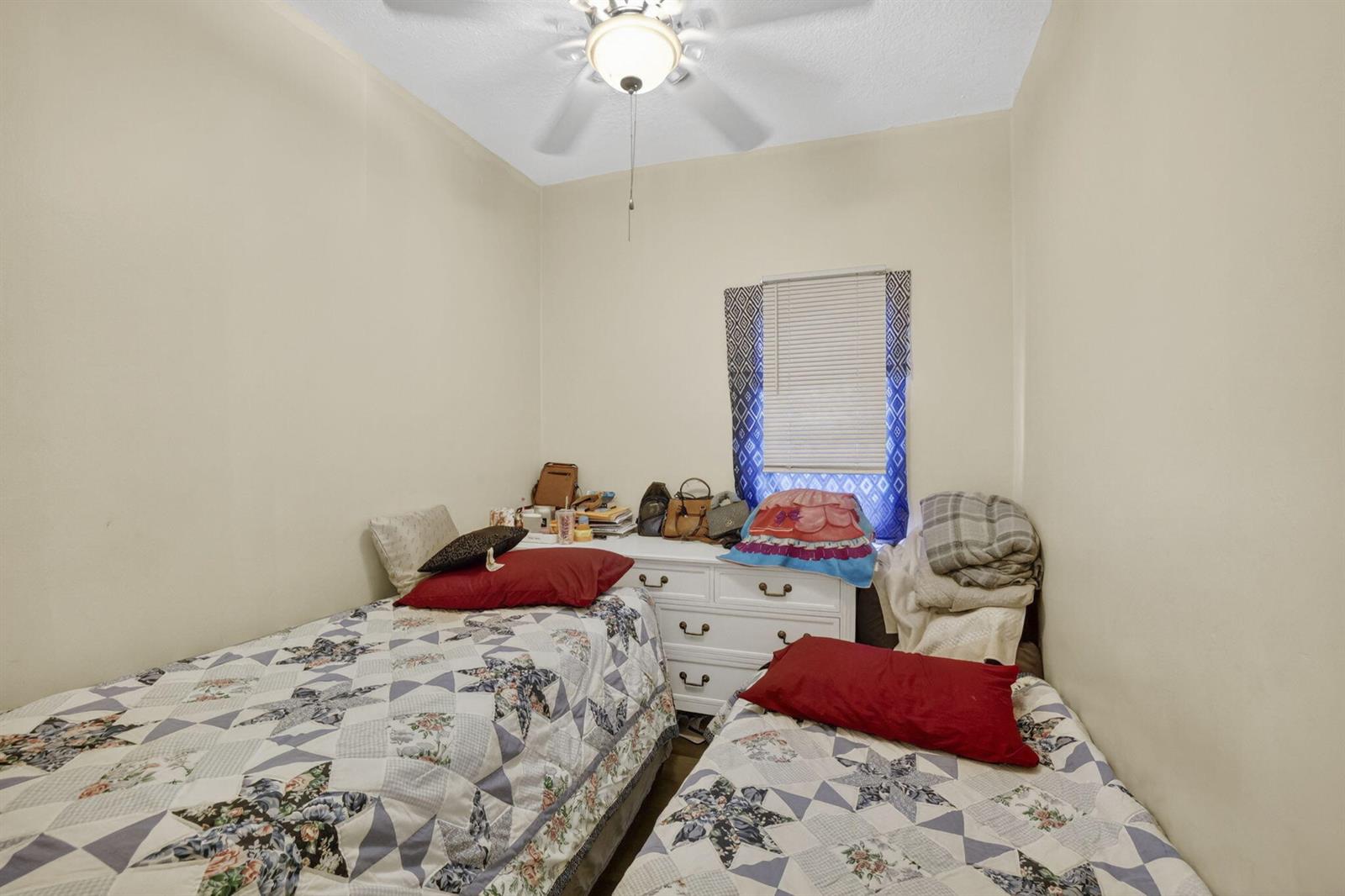   / 0 902 sq. ft. $ 2026-06-25 0 foto