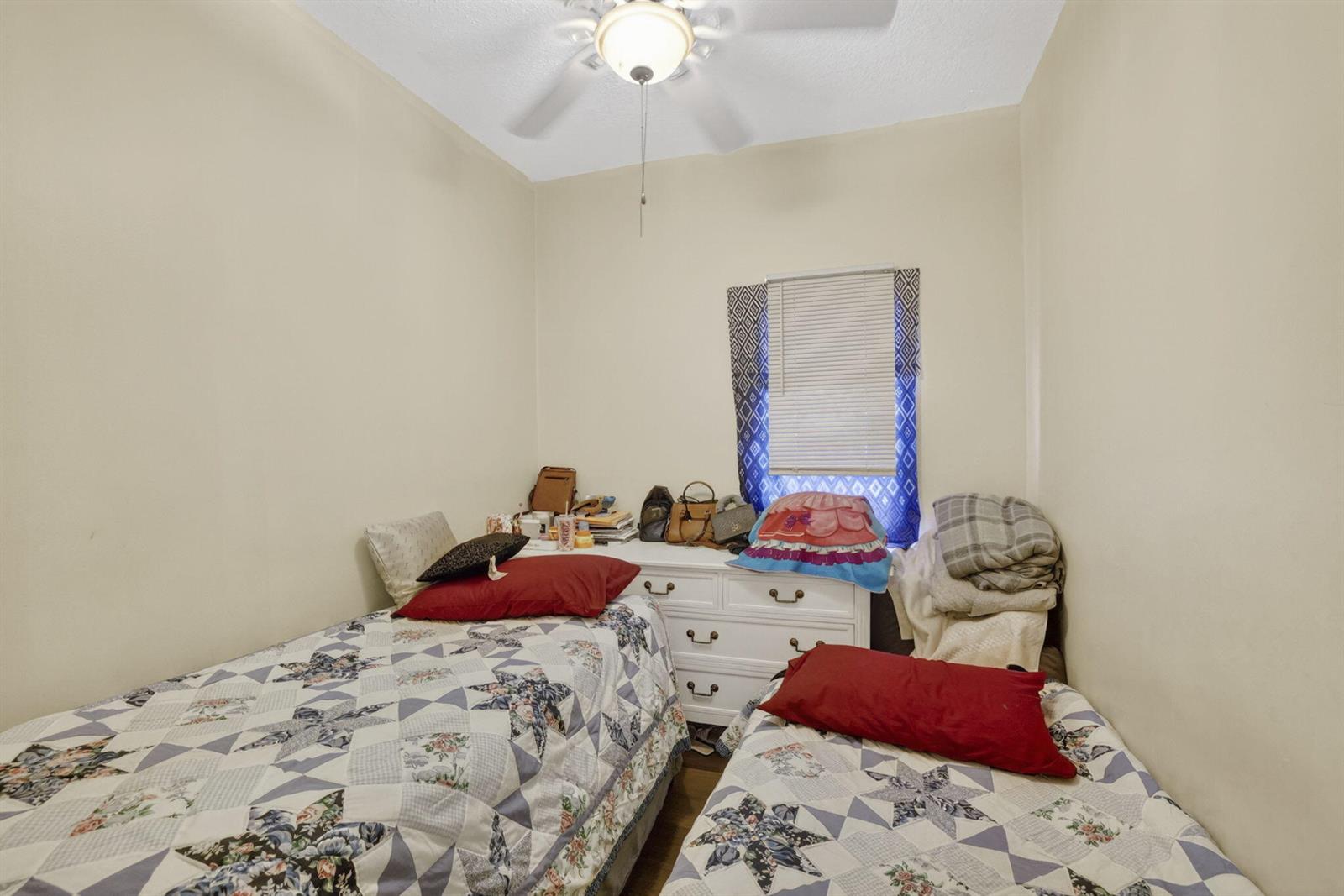   / 0 902 sq. ft. $ 2026-06-25 0 foto