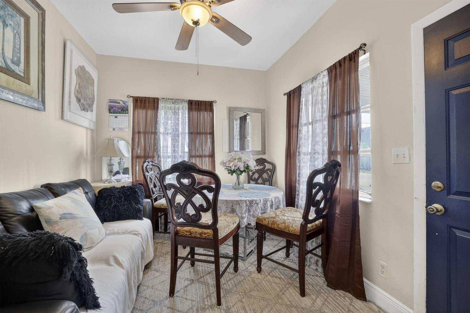   / 0 902 sq. ft. $ 2026-06-25 0 foto