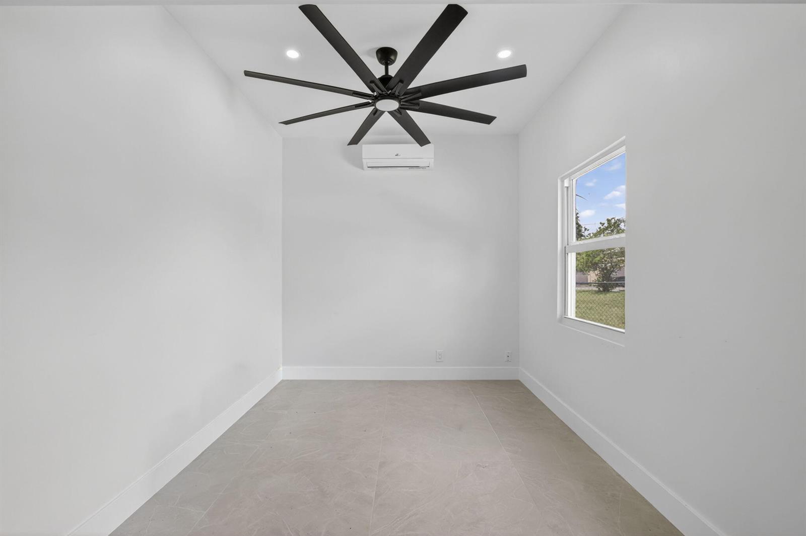   / 0 902 sq. ft. $ 2026-06-25 0 foto