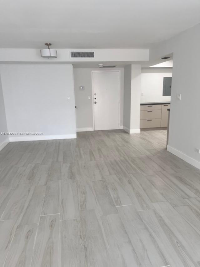1211 2 / 2 1087 sq. ft. $ 2026-06-24 0 foto
