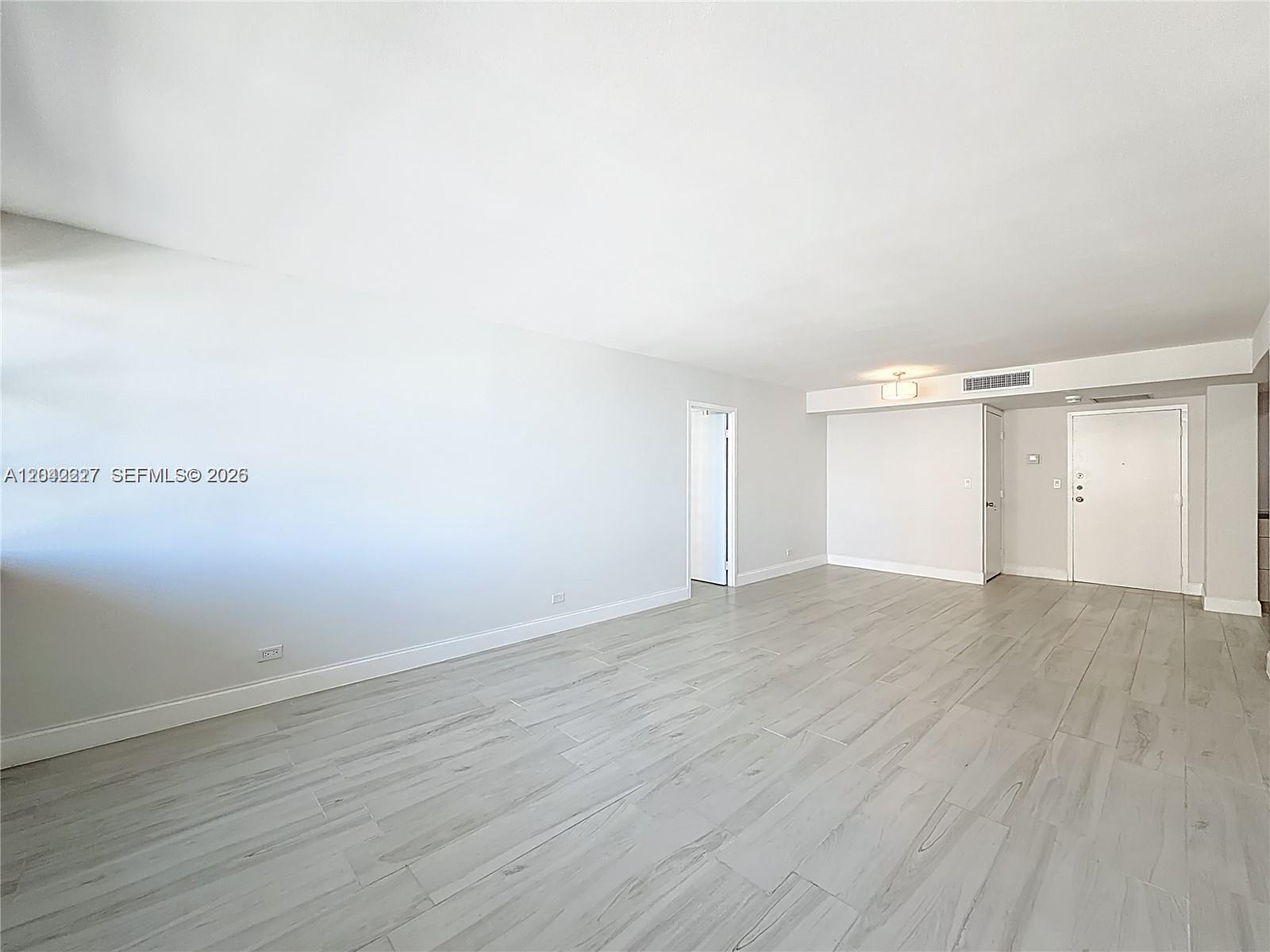 1211 2 / 2 1087 sq. ft. $ 2026-06-24 0 foto