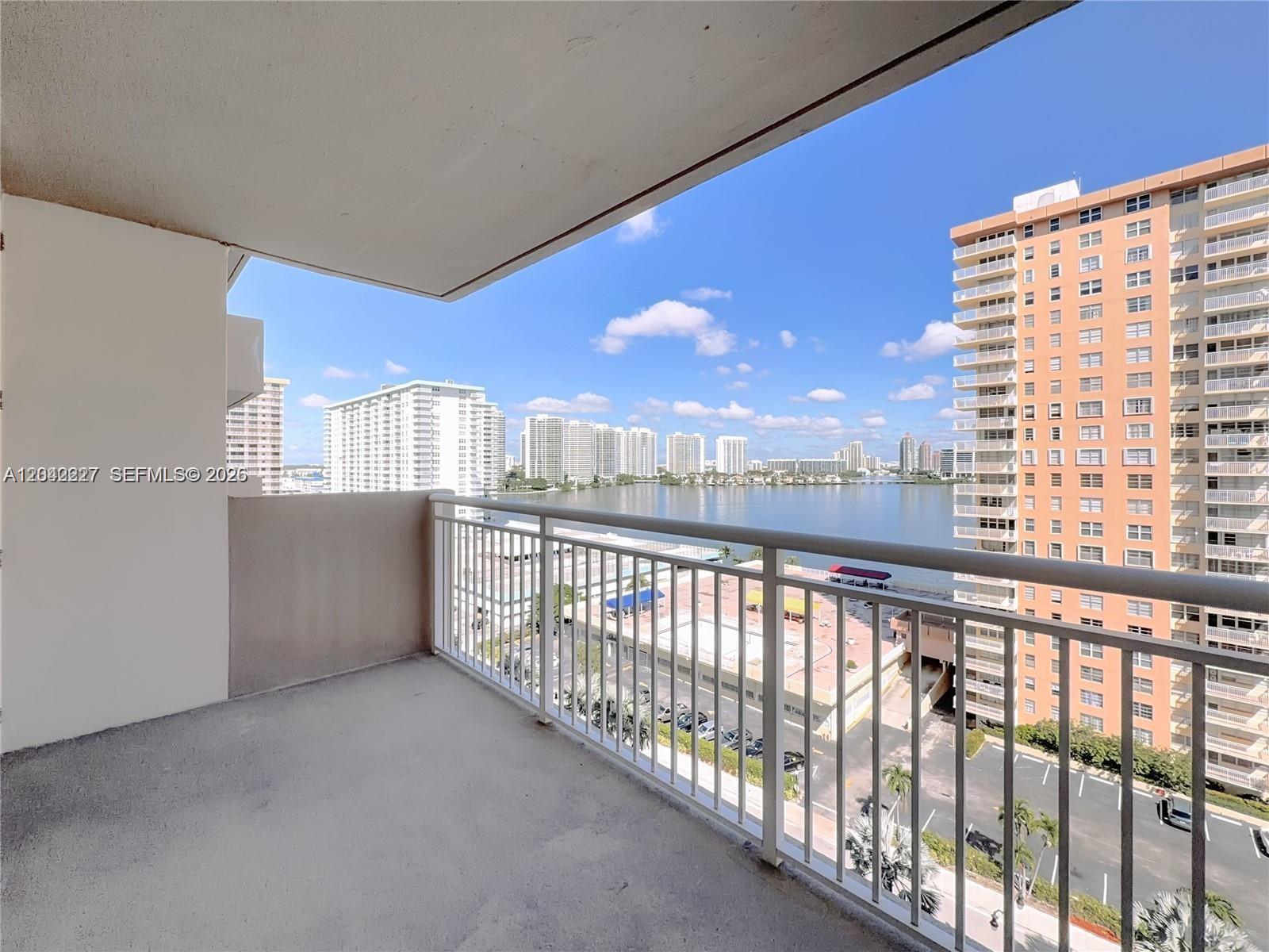 1211 2 / 2 1087 sq. ft. $ 2026-06-24 0 foto