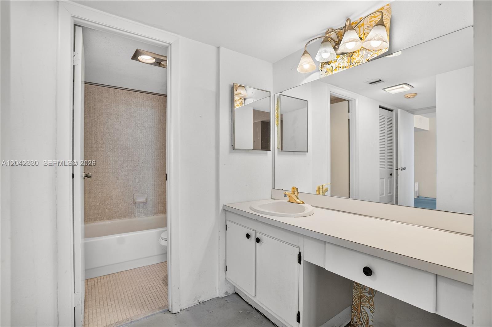 Photo of 20301 Country Club Dr #2122, Aventura, Florida, 33180 -
