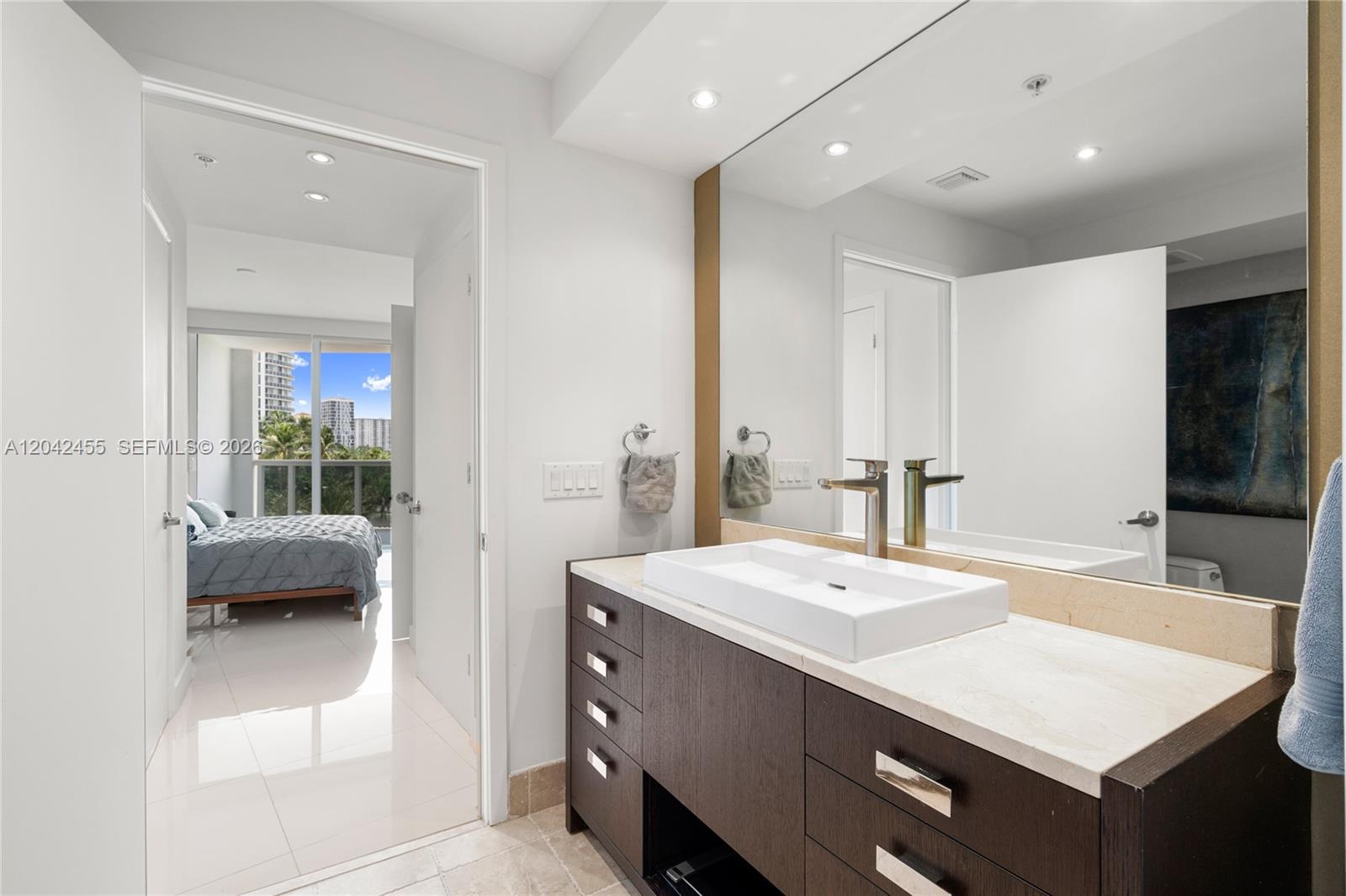 603 1 / 2 914 sq. ft. $ 2026-06-24 0 foto