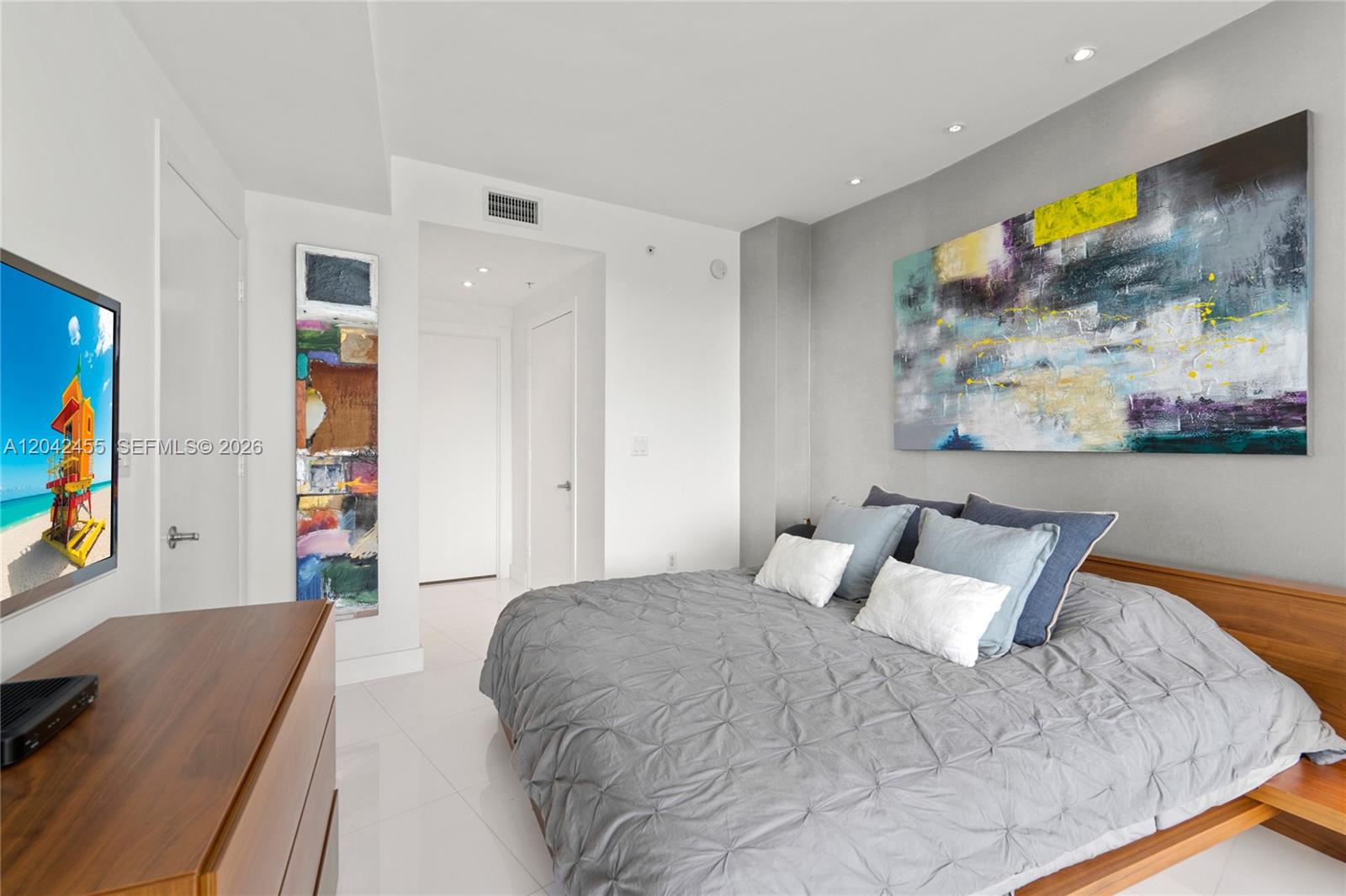 603 1 / 2 914 sq. ft. $ 2026-06-24 0 foto