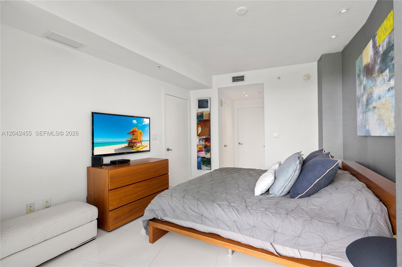 603 1 / 2 914 sq. ft. $ 2026-06-24 0 foto