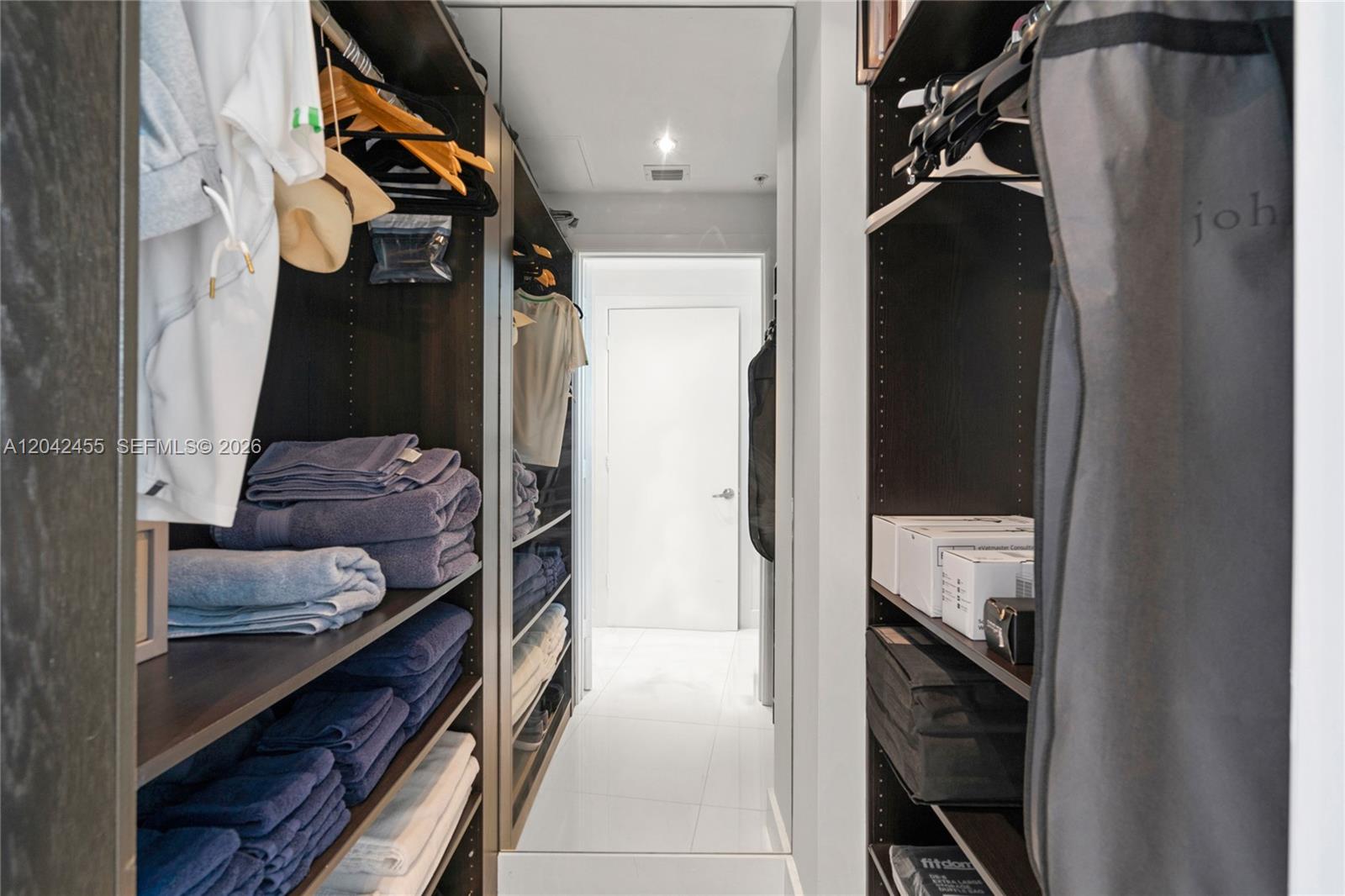 603 1 / 2 914 sq. ft. $ 2026-06-24 0 foto
