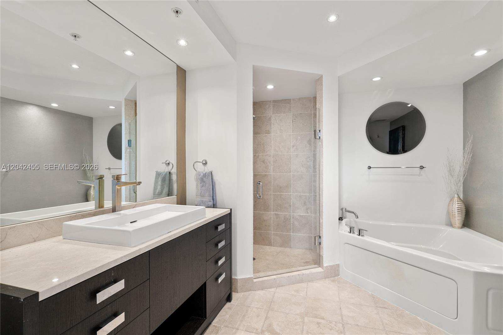 603 1 / 2 914 sq. ft. $ 2026-06-24 0 foto