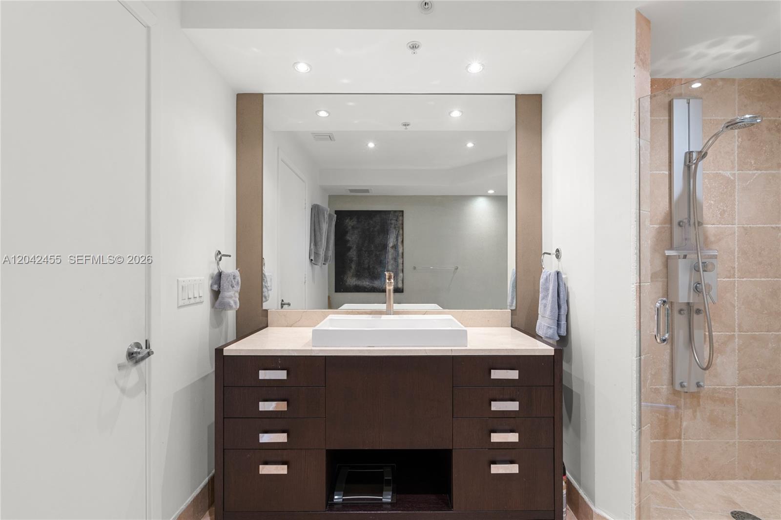 603 1 / 2 914 sq. ft. $ 2026-06-24 0 foto