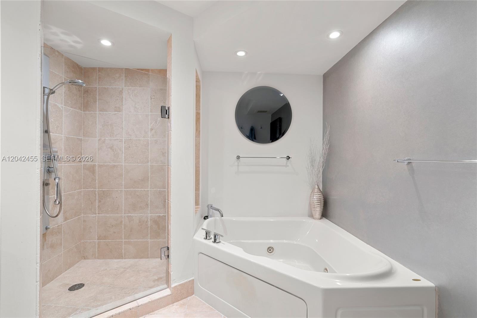 603 1 / 2 914 sq. ft. $ 2026-06-24 0 foto