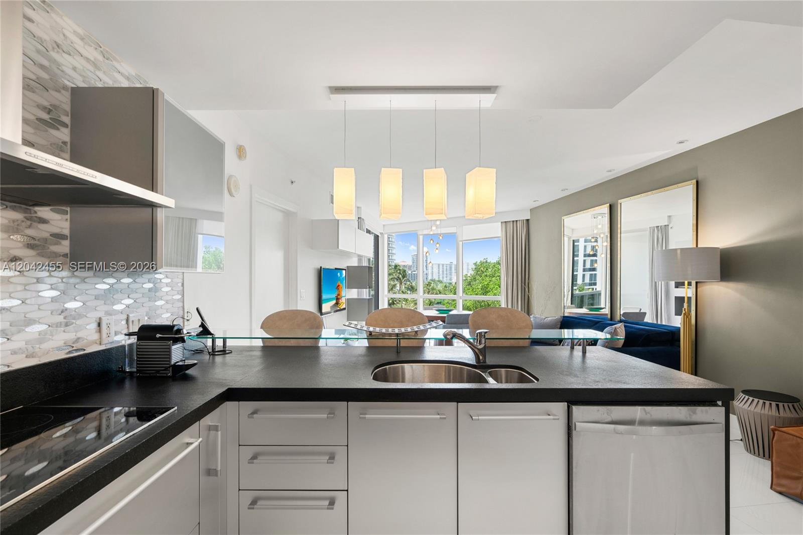 603 1 / 2 914 sq. ft. $ 2026-06-24 0 foto
