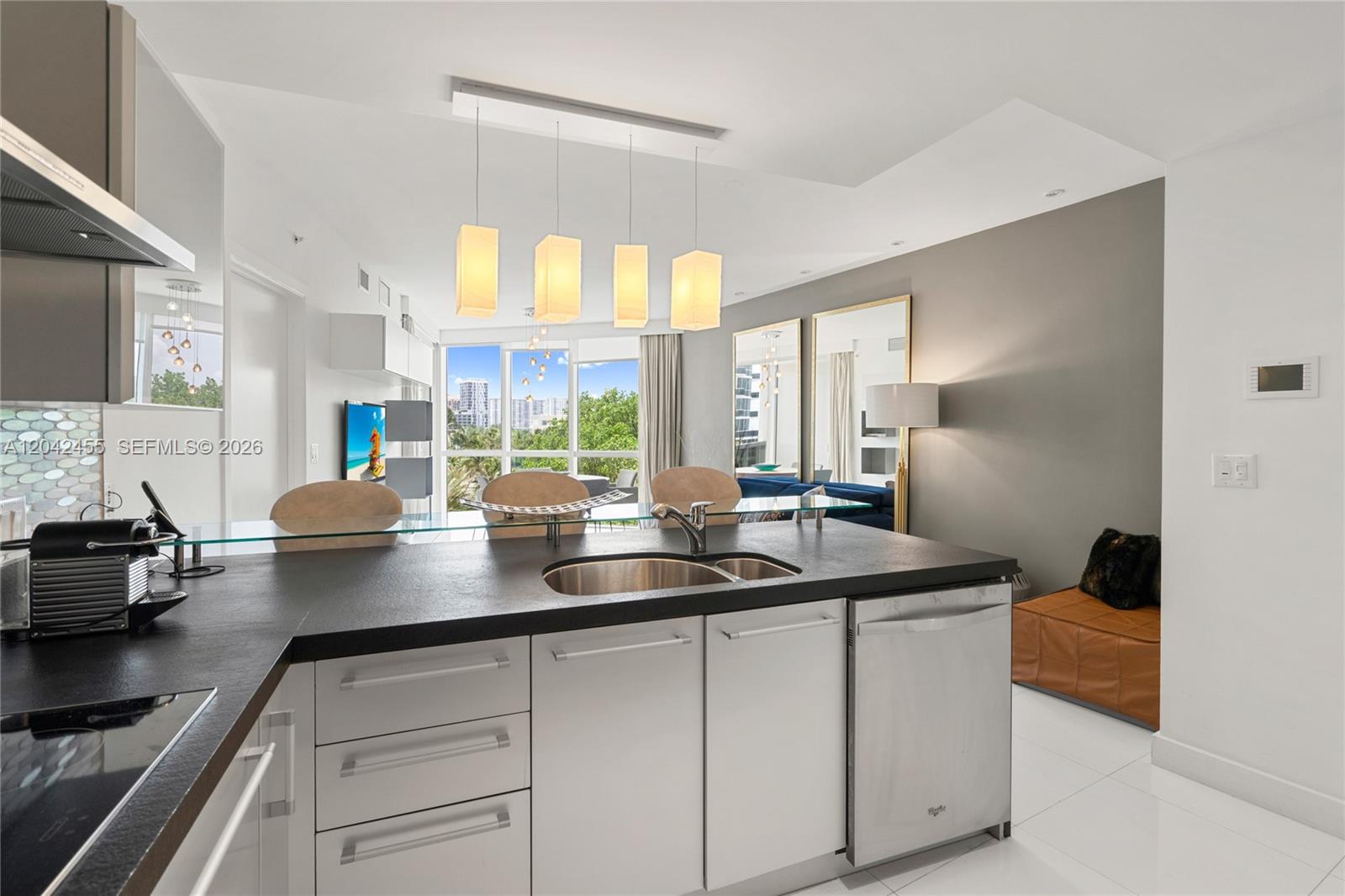 603 1 / 2 914 sq. ft. $ 2026-06-24 0 foto