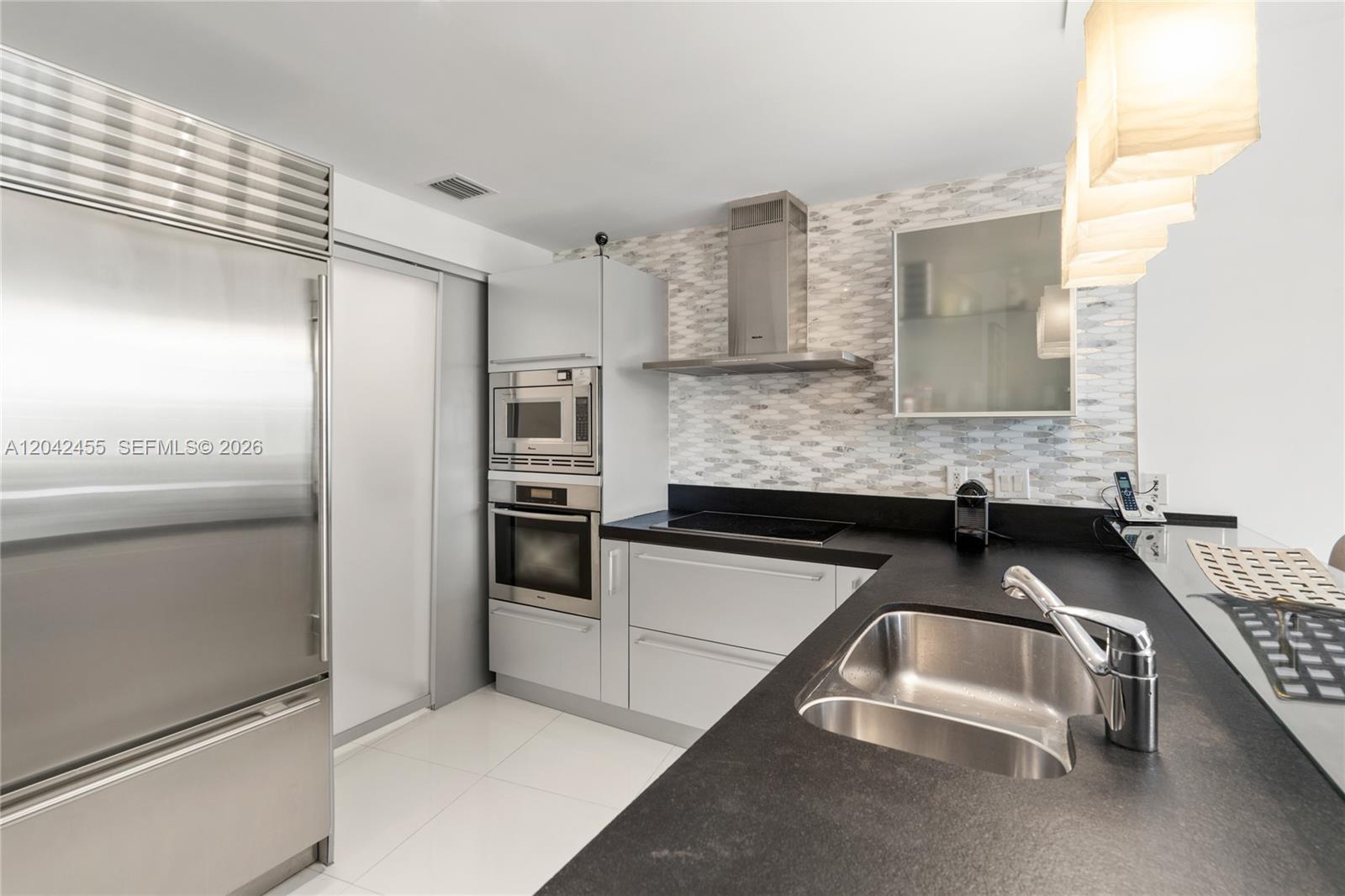 603 1 / 2 914 sq. ft. $ 2026-06-24 0 foto