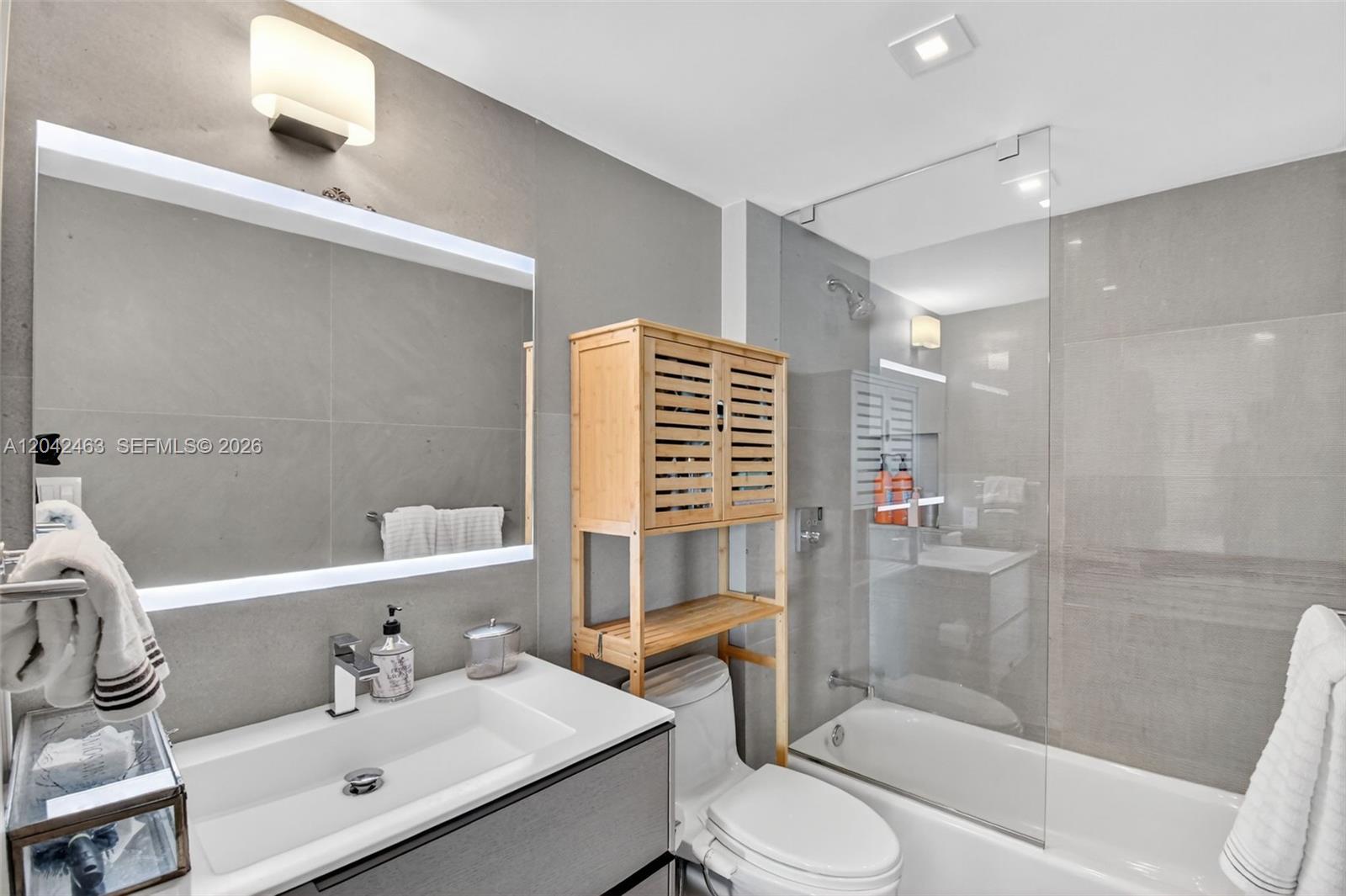 Photo of 18671 Collins Ave #1401, Sunny Isles Beach, Florida, 33160 - 2nd bathroom