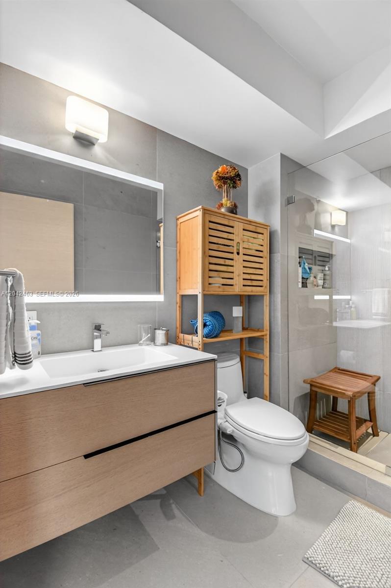 Photo of 18671 Collins Ave #1401, Sunny Isles Beach, Florida, 33160 - 3rd Bathroom