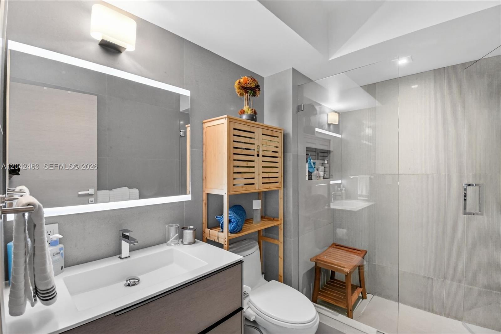 Photo of 18671 Collins Ave #1401, Sunny Isles Beach, Florida, 33160 - 3rd Bathroom