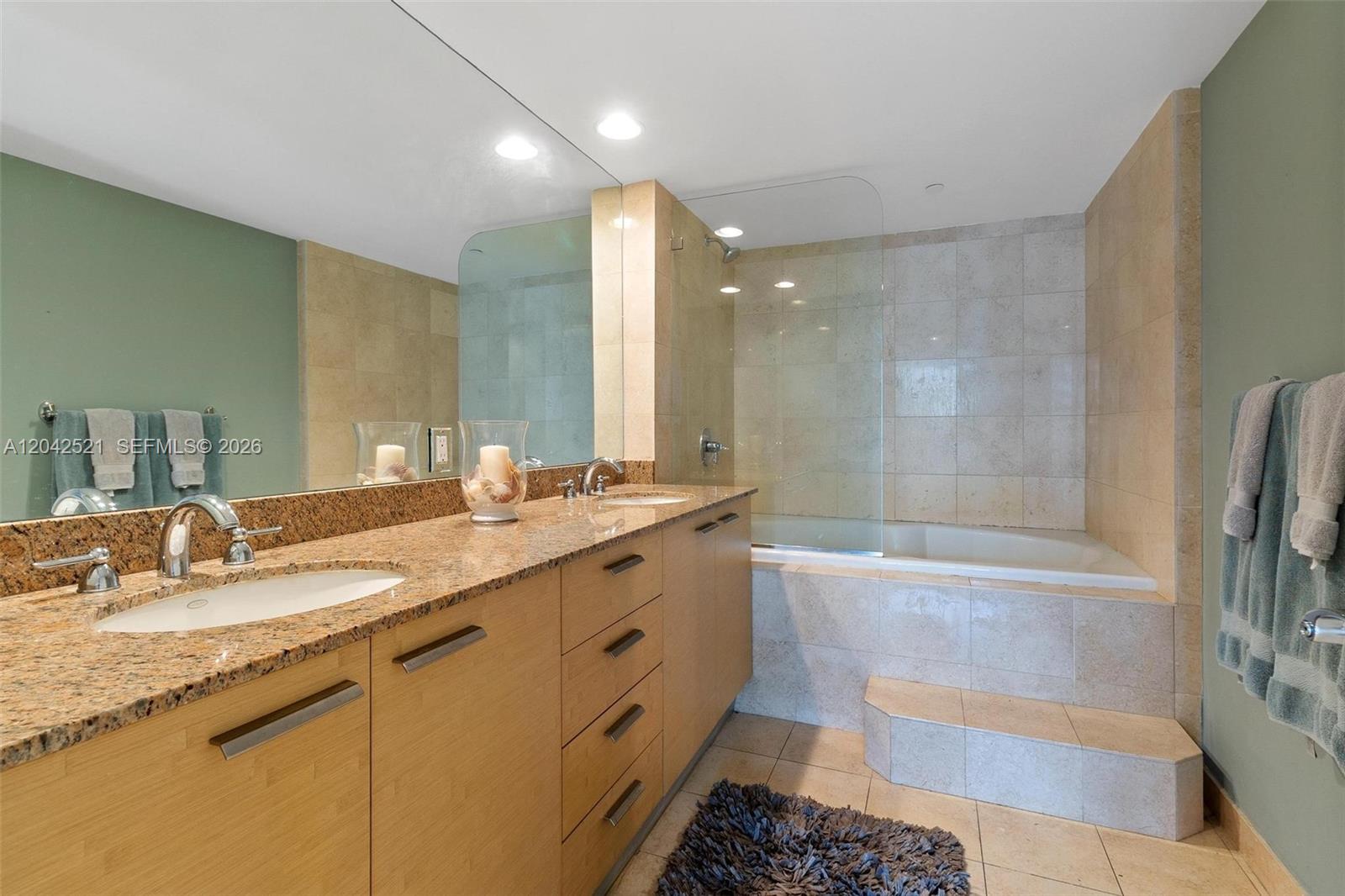 608 3 / 6 1571 sq. ft. $ 2026-06-24 0 Photo