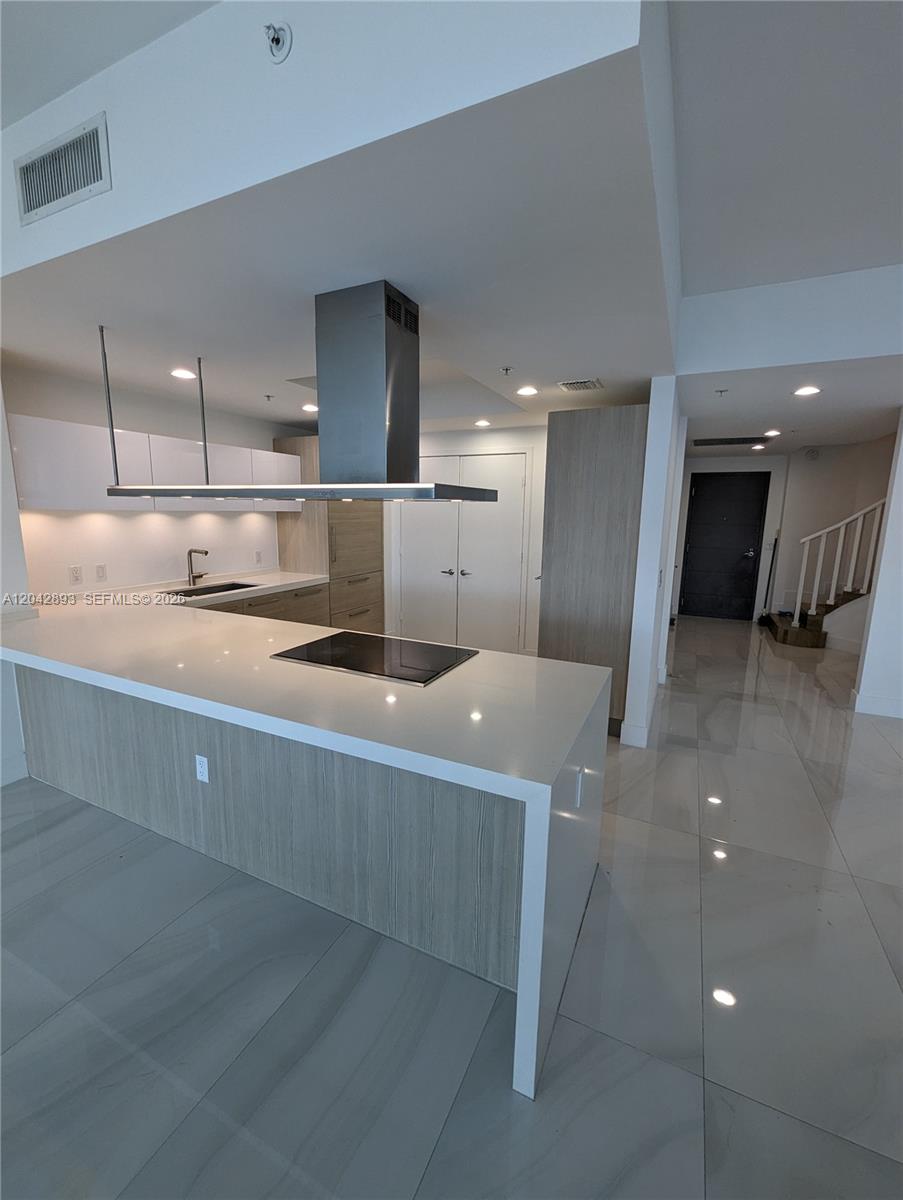 Photo of 17111 Biscayne Blvd  #1011, North Miami Beach, Florida, 33160 - 