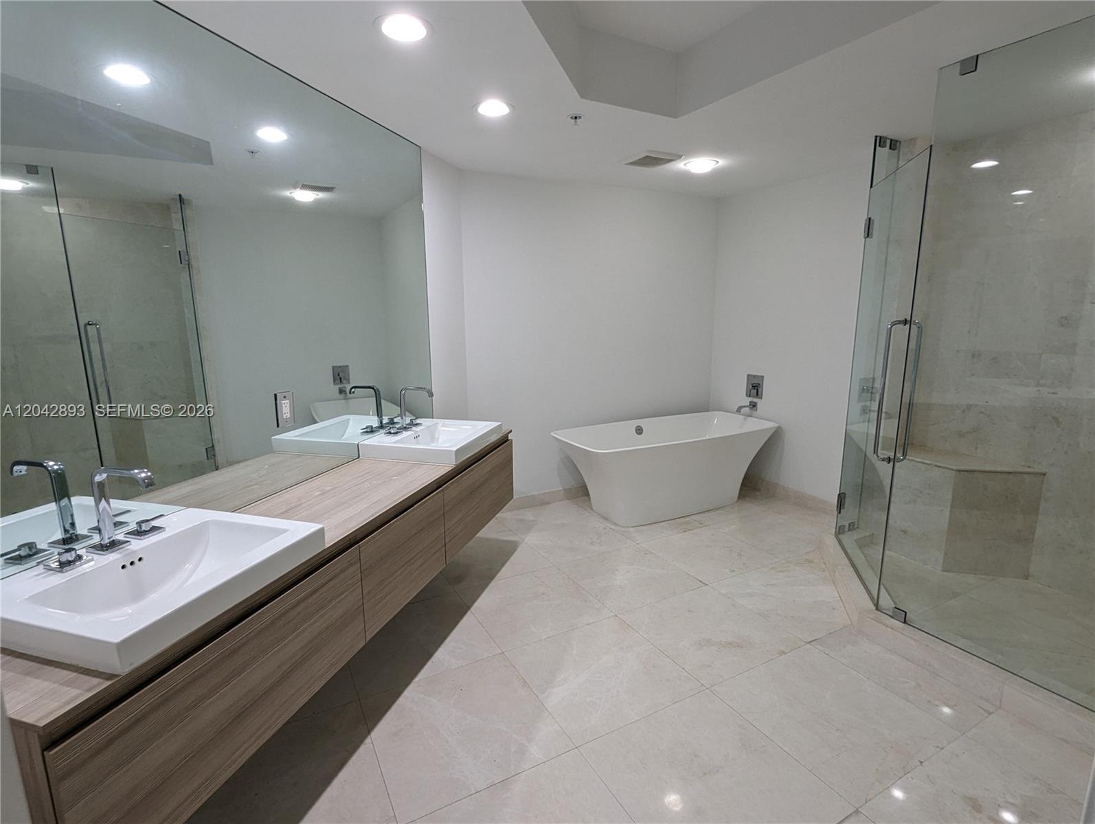 Photo of 17111 Biscayne Blvd  #1011, North Miami Beach, Florida, 33160 - 