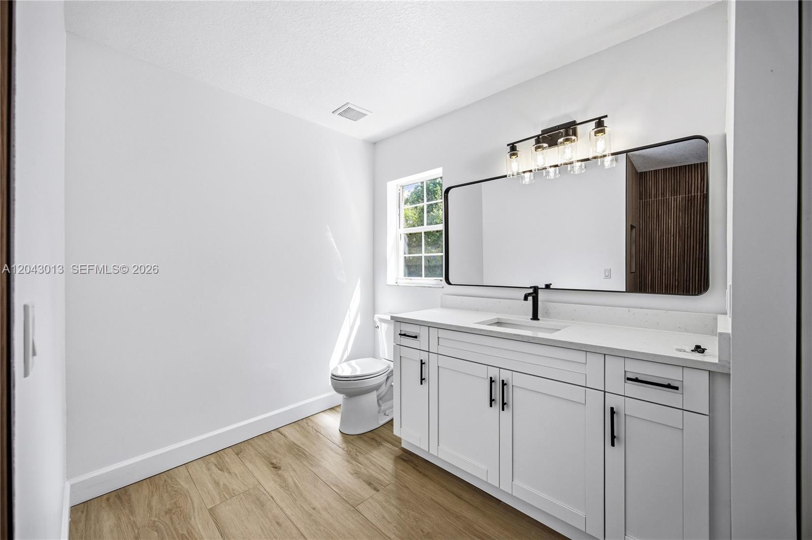   /   sq. ft. $ 2026-06-25 0 foto