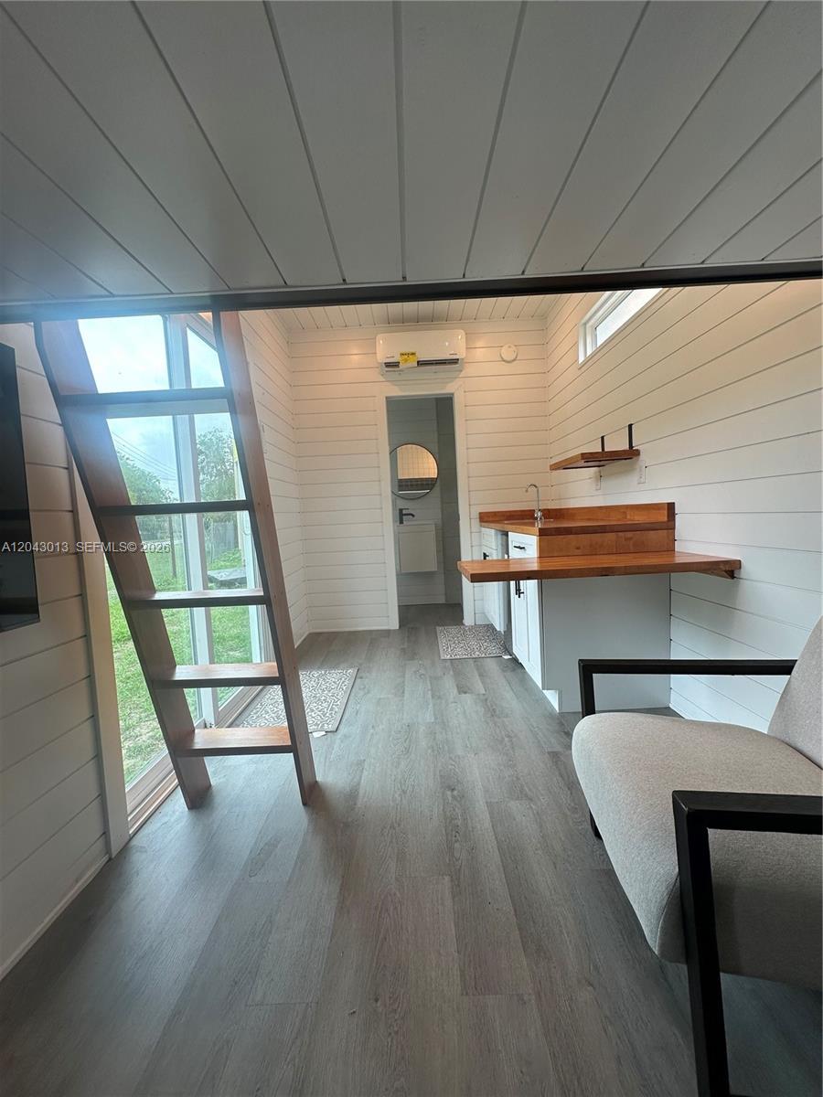   /   sq. ft. $ 2026-06-25 0 foto