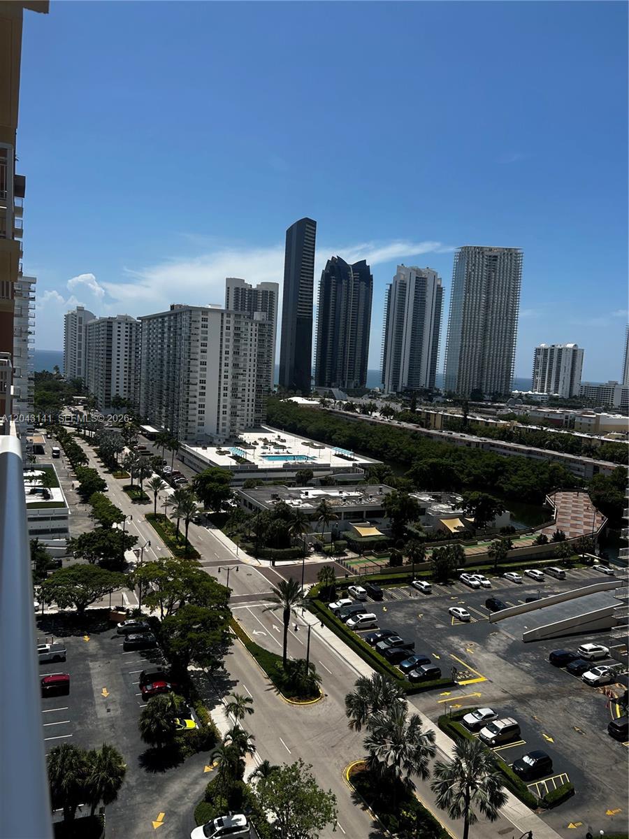1607 1 / 2 943 sq. ft. $ 2026-06-25 0 foto