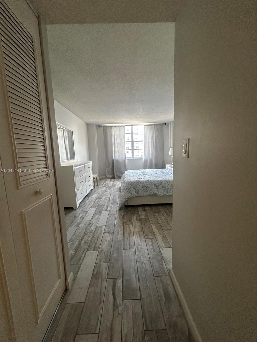 1607 1 / 2 943 sq. ft. $ 2026-06-25 0 foto