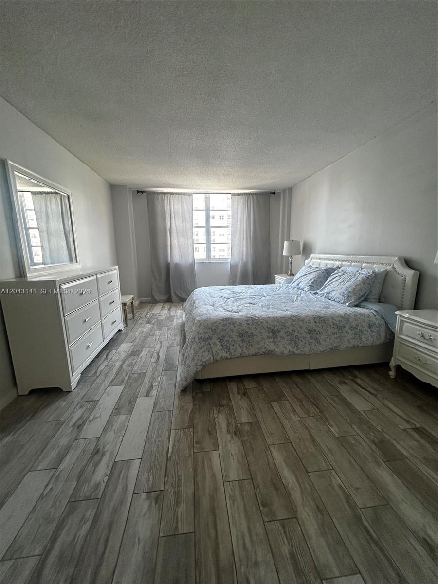 1607 1 / 2 943 sq. ft. $ 2026-06-25 0 foto