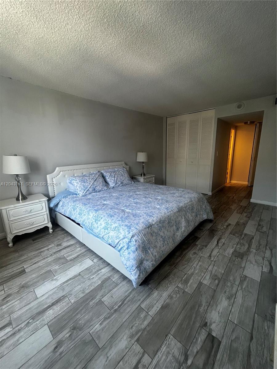 1607 1 / 2 943 sq. ft. $ 2026-06-25 0 foto