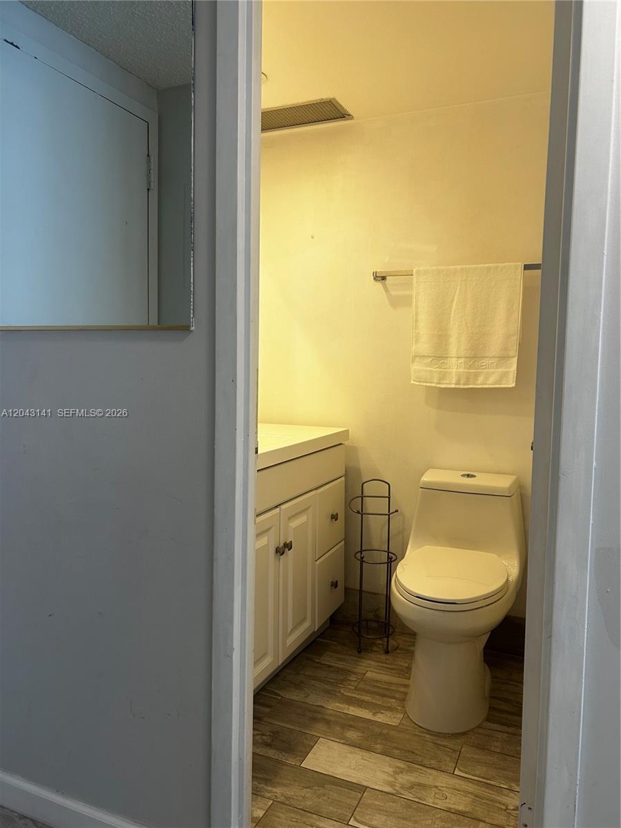 1607 1 / 2 943 sq. ft. $ 2026-06-25 0 foto